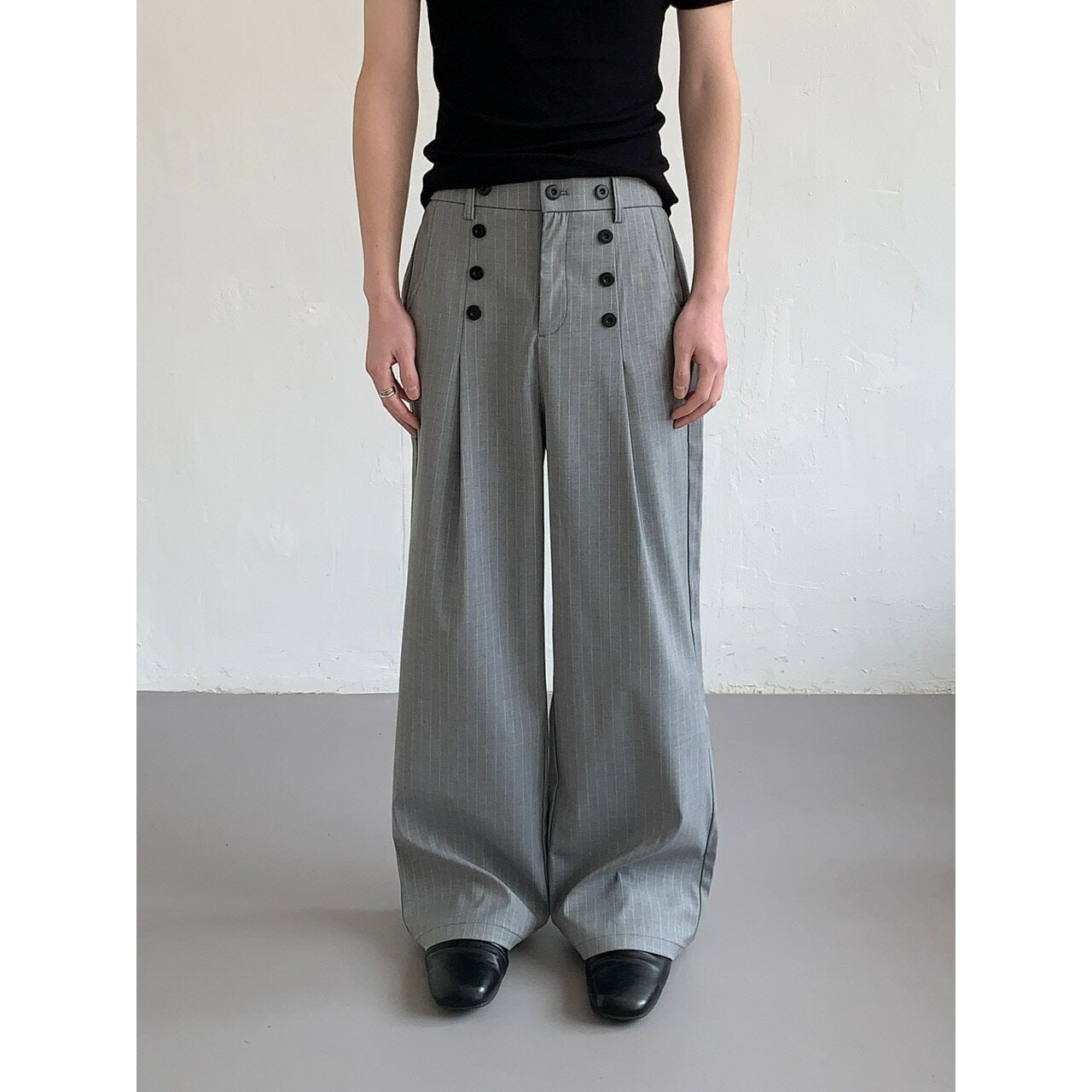 Men's Pinstripe Pleated Trousers - Relaxed Straight Leg - Black