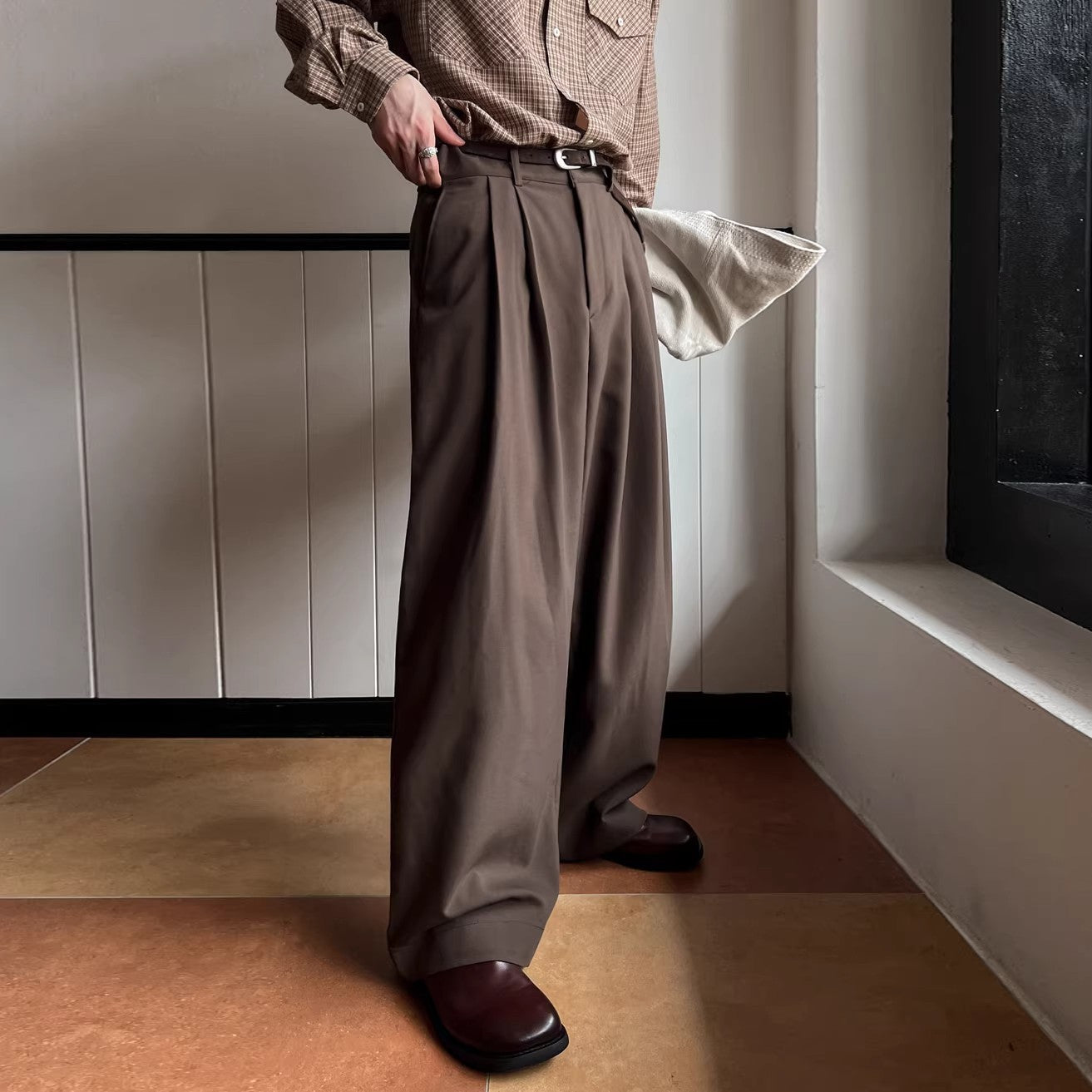 Men's straight-leg casual suit pants in brown and black